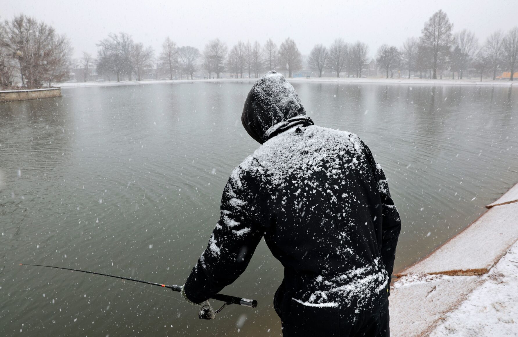 Snow brings out the fishermen
